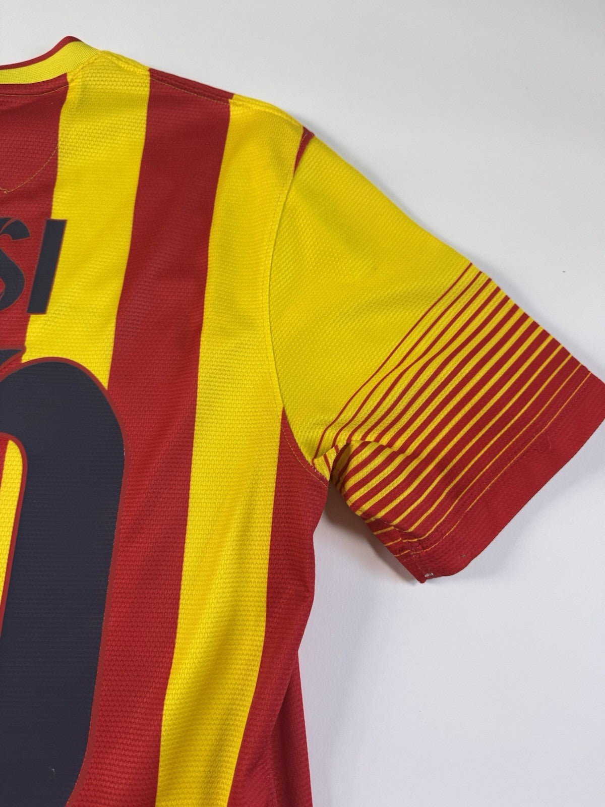 Barcelona 2013-2015 Lionel Messi Away Football Shirt Jersey Size M