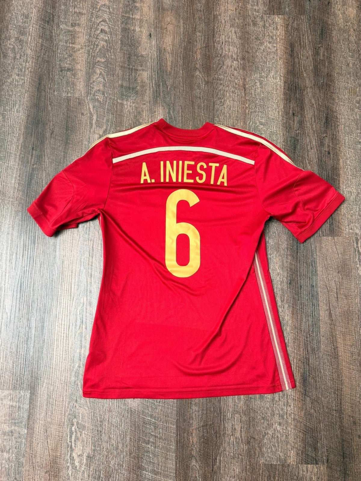 Spain 2014 Andres Iniesta Home Football Shirt Jersey Size M 