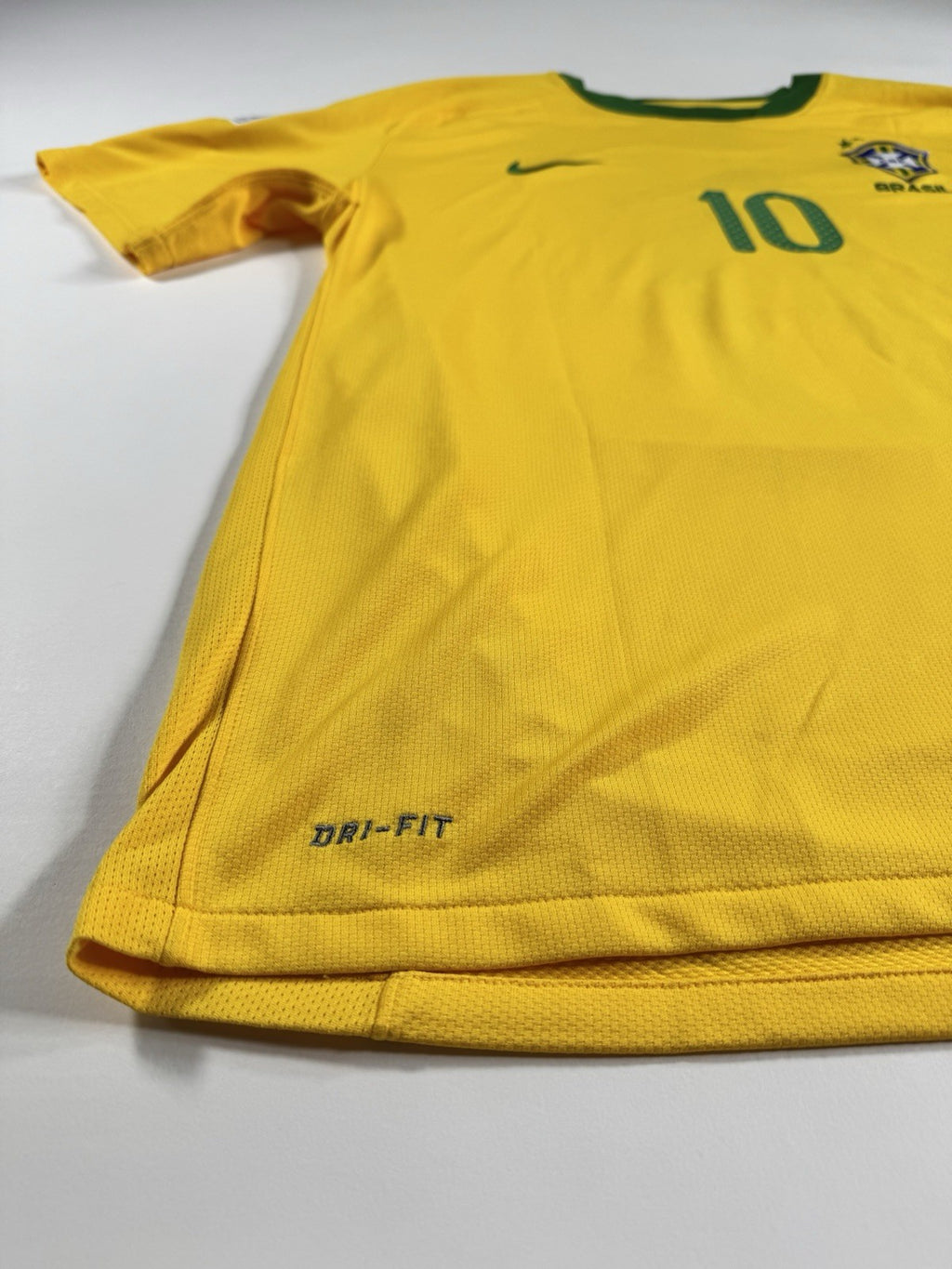 Brazil 2010 World Cup Ricardo Kaka Home Football Jersey Size XL | Read Descripti