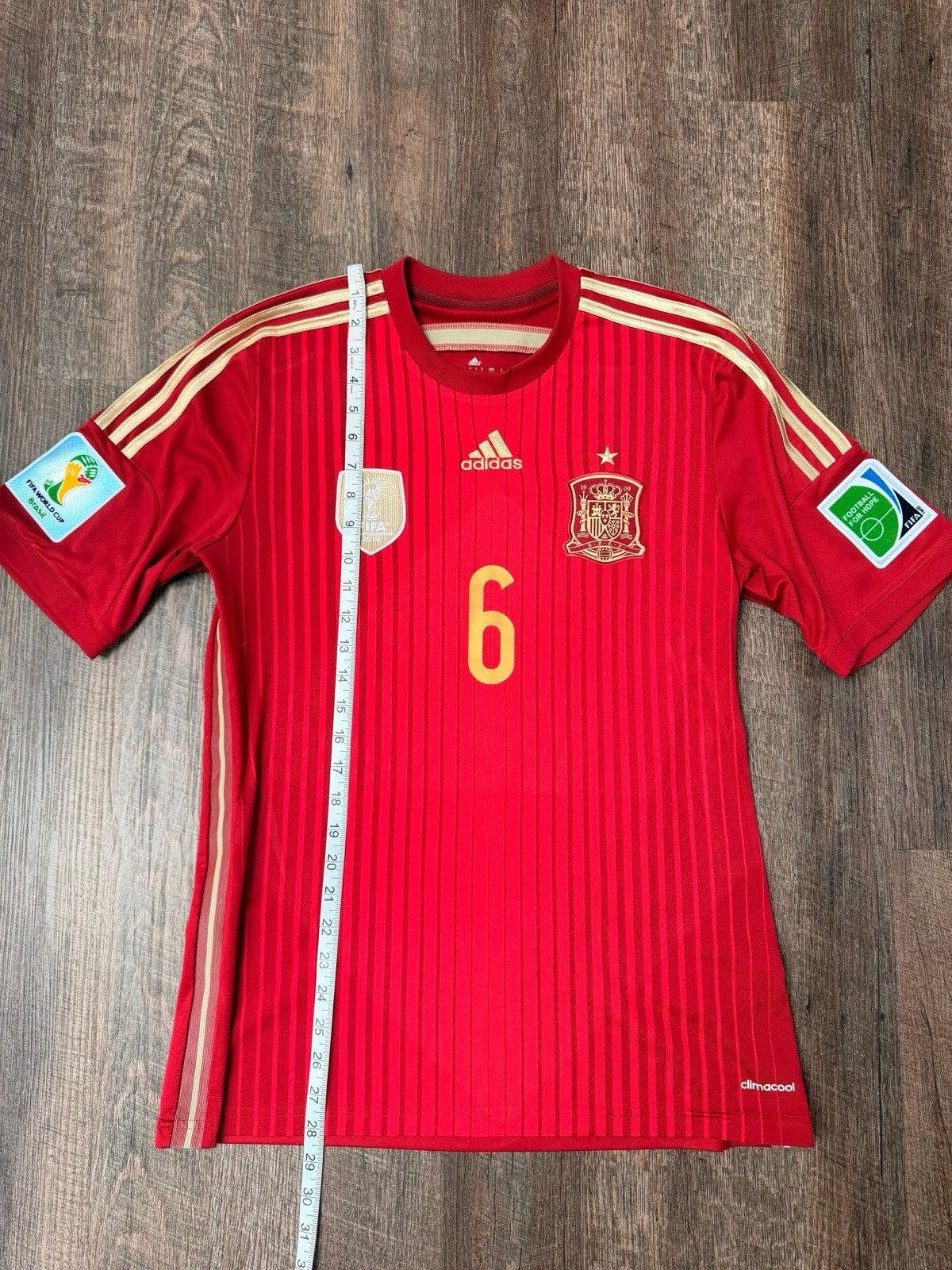Spain 2014 Andres Iniesta Home Football Shirt Jersey Size M 