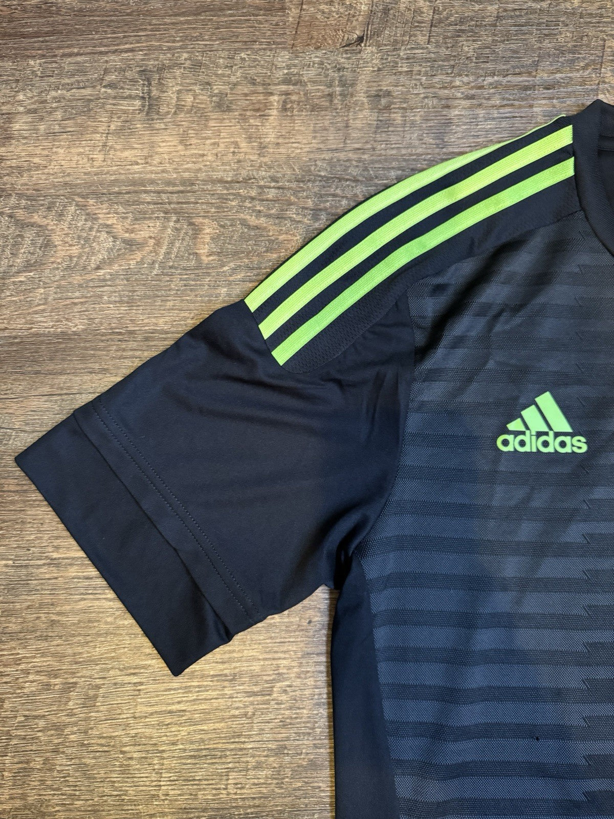 Andres Guardado UTILERIA SIGNED 2015 Adidas Mexico Home Soccer Jersey. NO COA