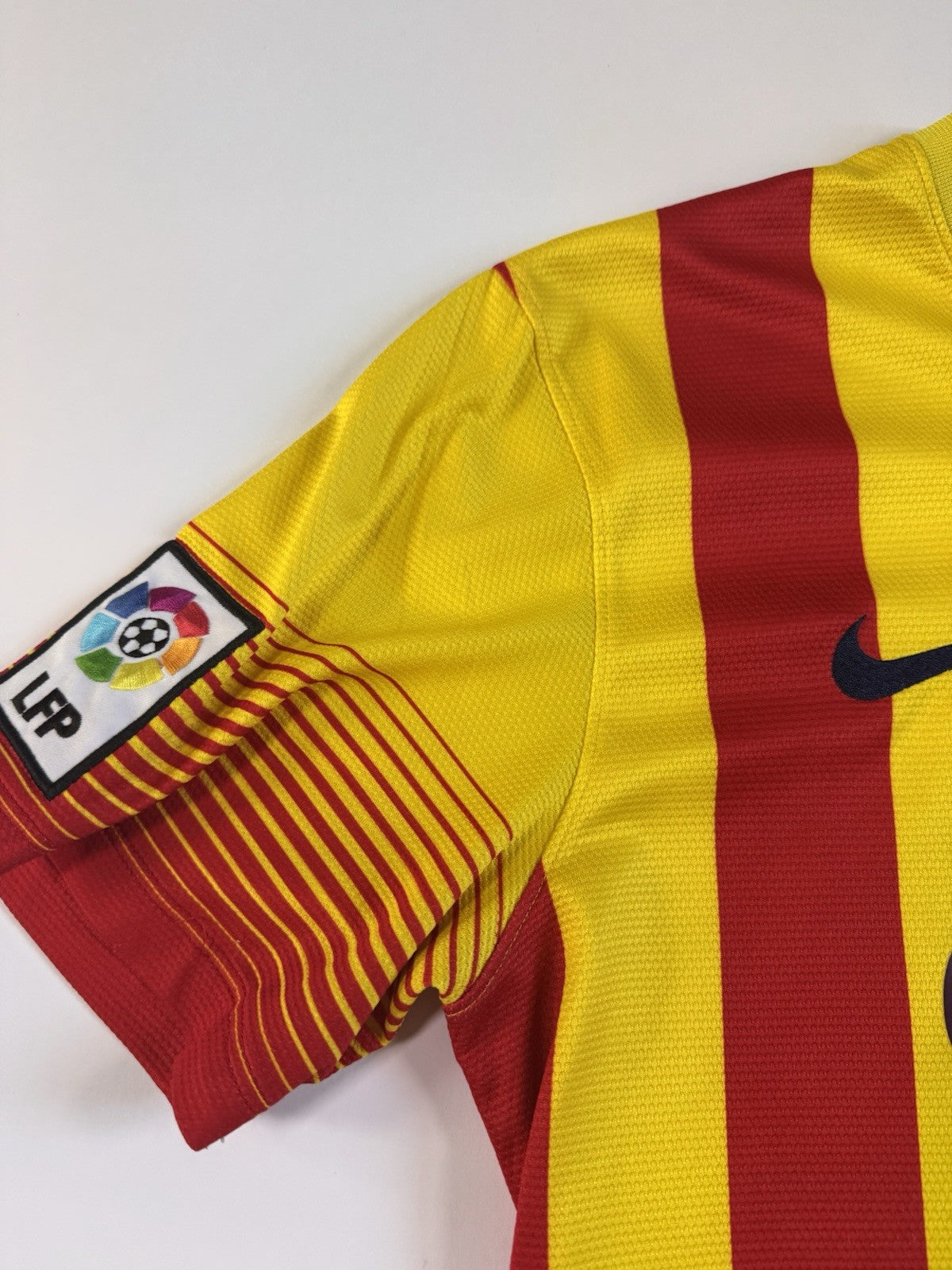 Barcelona 2013-2015 Lionel Messi Away Football Shirt Jersey Size M