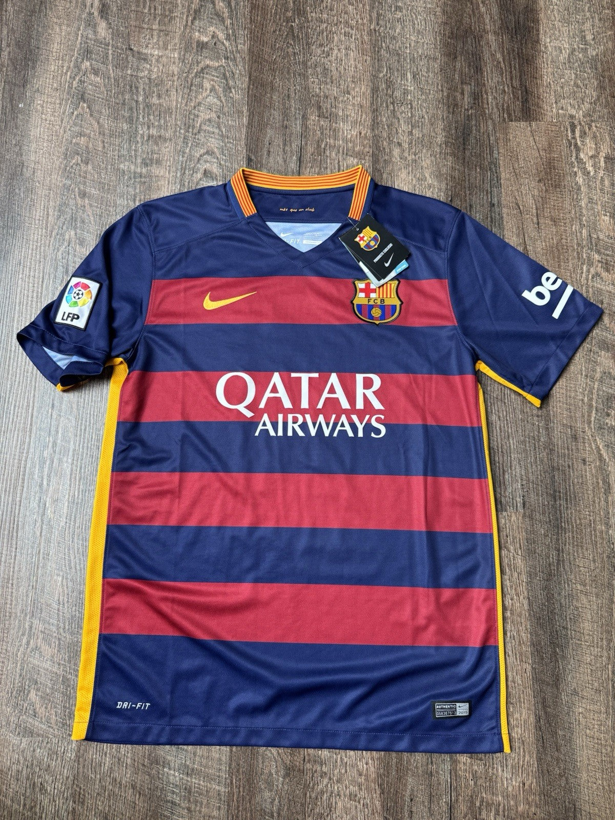 Lionel Messi FC Barcelona 2015 2016 Home Football Shirt Jersey NWT Size M 