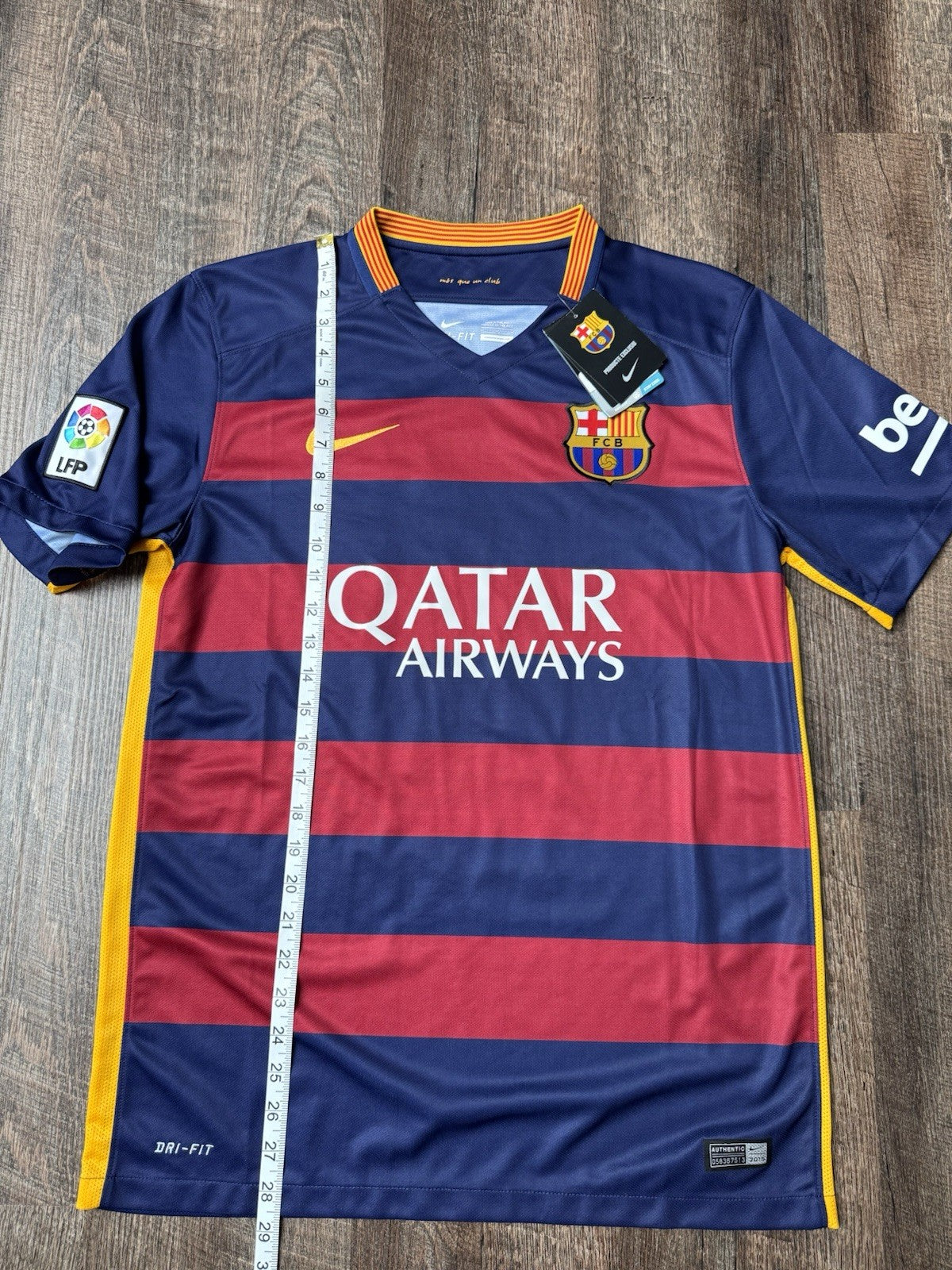 Lionel Messi FC Barcelona 2015 2016 Home Football Shirt Jersey NWT Size M 